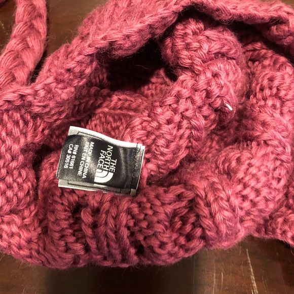 Lot of 3 Women’s Winter hats - Picture 6 of 9